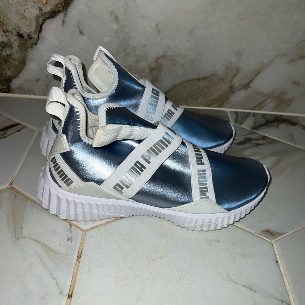 Puma Metallic Sneakers | Size: 7